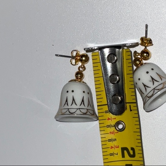 Avon 1992 Genuine Porcelain Bell Gold-Toned Trim Post and Clutch Earrings - Picture 6 of 6